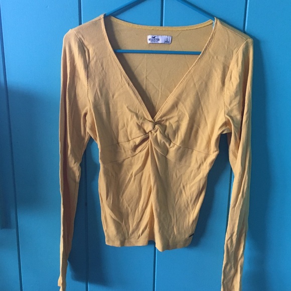 Hollister Tops - Hollister long sleeved v-neck top.